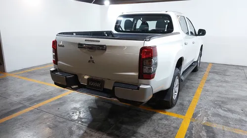 Mitsubishi L200 2.4 GLX GASOLINA