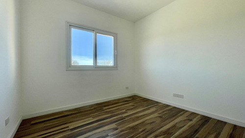 Casa En Naudir En Venta - A Estrenar - Lote Con Fondo Al Verde