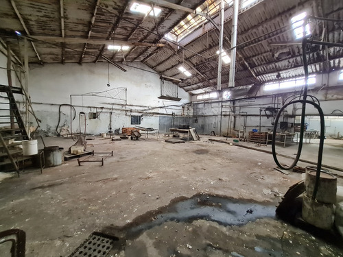 Vende Local Industrial O Deposito - Padrón Único De 1800 M2 - Brazo Oriental