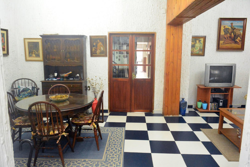 Se Vende Amplia Casa En Pu En Barrio Pta.carretas