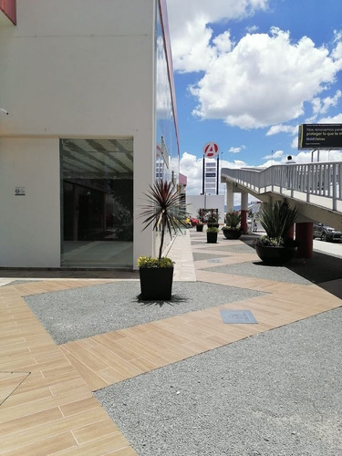 Imagen 6 de 30 de Local Comercial En Planta Baja Frente Al Congreso Del Estado
