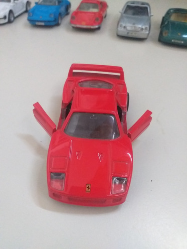 Ferrari F40. Maisto. Escala 1: 39