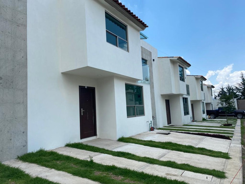 Renta De Casa Semi-nueva En Toluca - Cacalomacan Casa Hermosa , En El Primer Cuadro De La Zona Residencial Campestre De Cacalomacan El Mas Exclusivo A 20 Min Del Centro De Toluca.