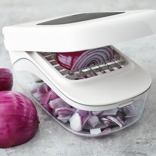 Imagen 2 de 5 de Corta Fruta Y Verdura Oxo Con Depósito Práctico