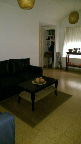 Imagen 3 de 8 de Chalet - 4 Ambientes - Servicios - Castelar Norte