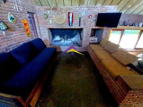 Venta Casa Frente Al Mar De 2 Dormitorios Y 1 Baño. Proa Al Mar, Playa Hermosa, Piriápolis, Maldonado.