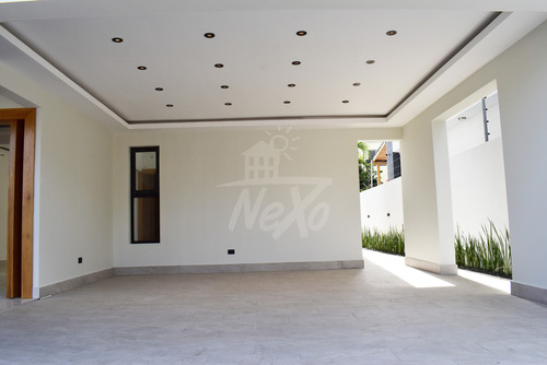 Nueva Y Moderna Casa En Venta, Santiago (hfc-236)