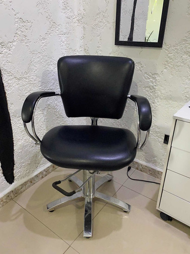 Imagen 2 de 2 de Silla Hidráulica Para Peluquería O Barbería