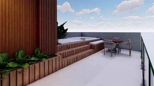 Excelente Sobrado Triplex No Centro De Balneário Camboriú Próximo À Praia Central. Viabilidade Comercial E Residencial. Fase Final De Acabamento. Negocia Entrada E Parcelamento. Venha Visitar.