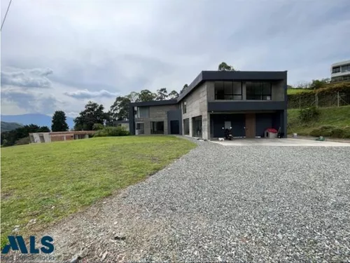 Hermosa Casa Moderna En El Escobero(mls#242569)