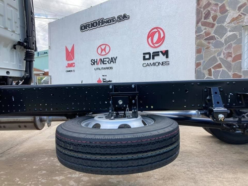 Imagen 10 de 17 de Isuzu Npr75 Doble Cabina 7 Pasajeros + 6toneladas 0km My2023