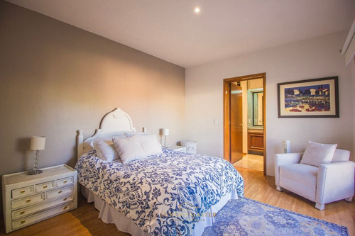 Casa En Venta En Valle Real Frente A Parque