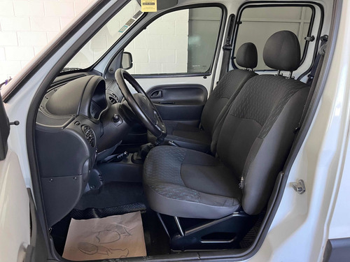 Imagen 22 de 25 de Renault Kangoo 2014 1.6 Furgon Ph3 Confort 1plc