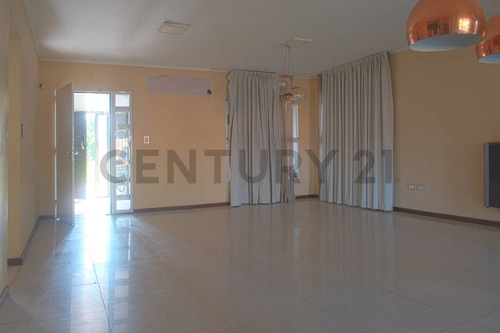 Casa En Venta Funes