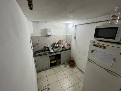 Imagen 9 de 14 de Excelente Local Comercial En Arenal Grande, 100 M2 De Salón, 80 M2 De Deposito 7 Mts De Frente, Gran Visibilidad!!