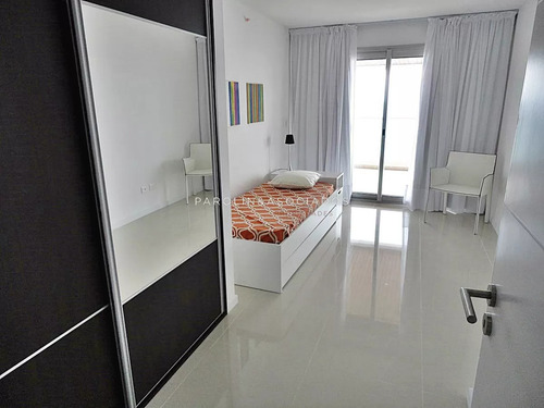 Apartamento En Venta De 3 Dormitorios Con Vista Al Mar En Icon Tower, Punta Del Este