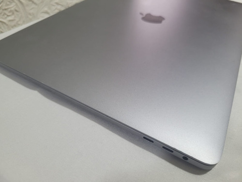 Apple Macbook Pro 15 2019, Intel Core I7-9th, Ram 16gb Plateado (Usado)