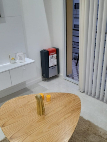 Imagen 7 de 20 de Departamento Dos Ambientes A La Calle Con Balcón