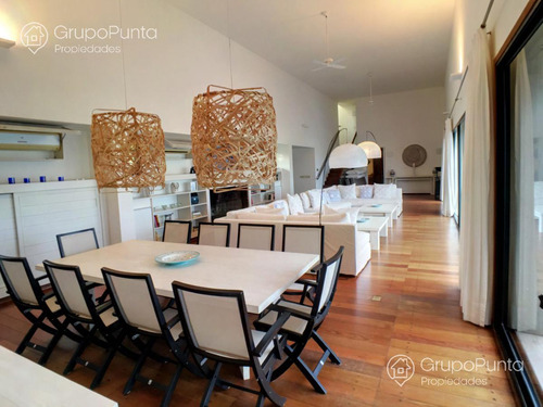 Casa Frente Al Mar Sobre La Playa En Punta Piedras - La Barra