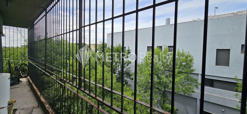 Venta De Departamento Con Balcón En Parque Avellaneda