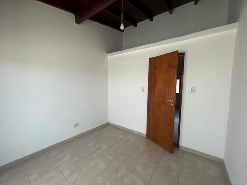 Duplex De 3 Ambientes Con Patio En Lomas Del Mirador