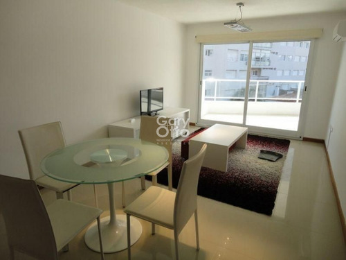 Imagen 3 de 13 de Apartamento En Venta En Primera Linea Playa Mansa - Parrillero