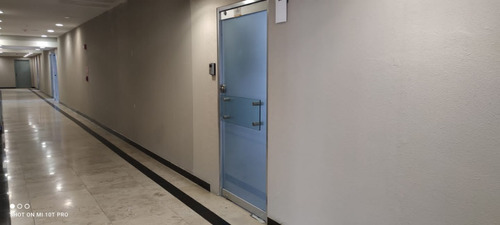 Imagen 5 de 23 de Oficina En Venta Remodelada En C.c Parque Cerro Verde Precio A Consultar