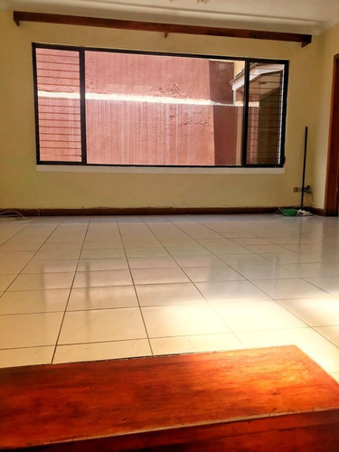 Imagen 12 de 14 de Amplia Casa En Alquiler En Zona 10