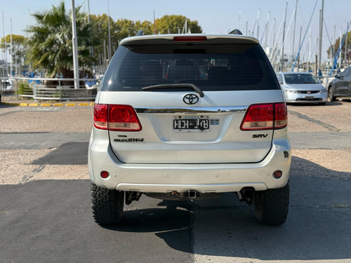Toyota Hilux SW4 3.0 I Srv C/cuero 4x4 (2009)