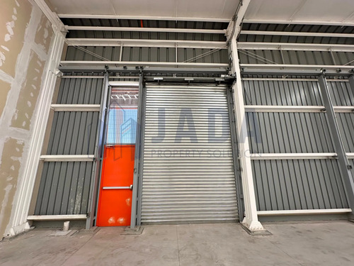 Bodega En Arriendo En Ciudad Empresarial 156m2 Huechuraba