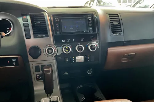 Toyota Sequoia 5.7 Plinum V8 At