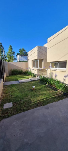 Imagen 3 de 30 de Excelente Casa De 2 Dormitorios En Venta A Estrenar En Tierra De Sueños 1. Roldan Y Funes.