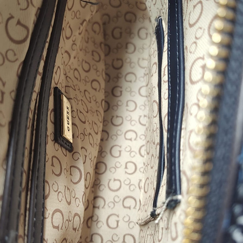 Crossbody Marca Guess Color Azul Acabado De Los Herrajes Oro Color Azul Oscuro Correa De Hombro Azul Oscuro Diseño De La Tela Lisa