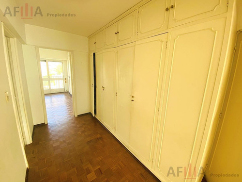 Venta Departamento 3 Dormitorios Y Servicio - Pocitos