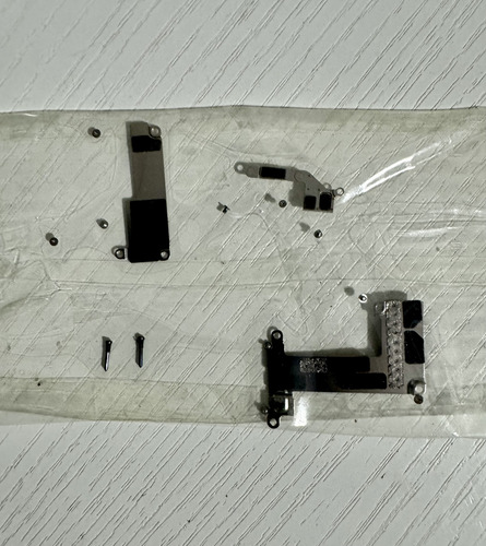 Tornillos Y Blindajes Para Iphone 13 Pro (Usado)