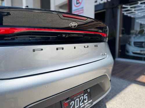 Toyota Prius PRMIUM HEV PLATA 2025