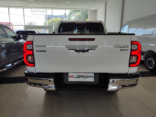 Imagen 9 de 18 de Toyota Hilux Srv 2.8 4x4 Mt