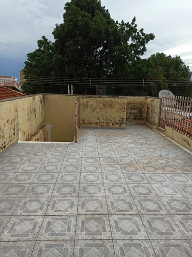 Casa Com 3 Quartos, Solário Com Churrasqueira, Próxima Ao Centro Aceito Carro!