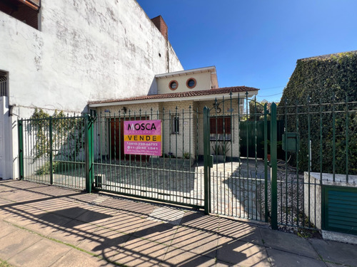 Encantadora Casa Con Pileta Moreno Centro Permuto