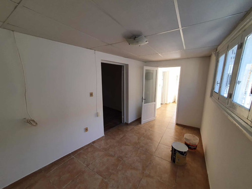 Alquilo Hermosa Y Amplia Casa De 2 Dorm En La Comercial!!