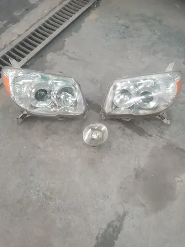 Faros Toyora Runner (Usado)