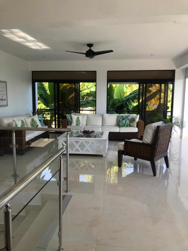 En Venta Casa Frente A Playa, Los Patos, Barahona