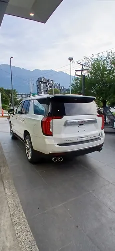 GMC Yukon DENALI 10 VEL AWD AT