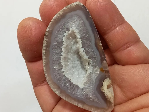 Imagen 2 de 10 de 0029 Se Vende Cueva De Agata Pequeña En Su Forma Natural