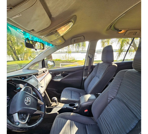 Toyota Innova 2.7 Srv 6at 8a