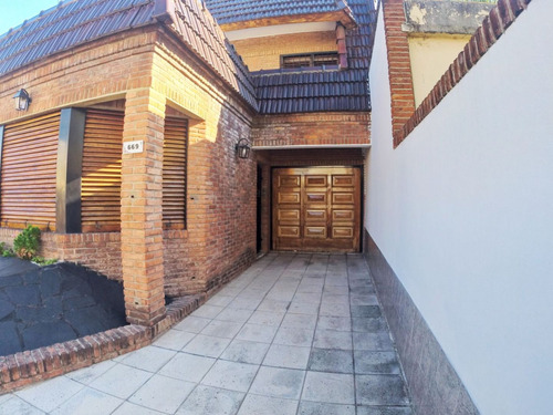 Casa En Venta En Ramos Mejía Sur