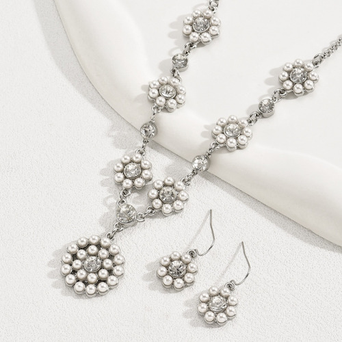 Conjunto De Collar Y Pendientes Con Flores De Perla