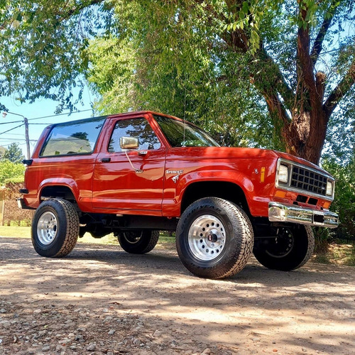 Ford Bronco XLT V6