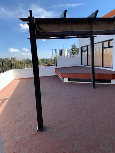 Se Renta Hermosa Casa Con Vista Panorámica Localizada En Acueducto De Xalpa En Vista Del Valle Con 450 Mts. De Construcción, Distribuidos 3 Niveles Con Excelente Luz Natural Y Acabados De Lujo.