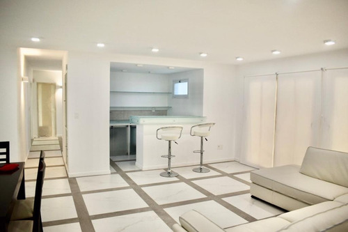 Imagen 5 de 21 de Excepcional Casa Totalmente A Nueva, Impresionantes Amenites 4 Dormitorios 6 Baños, Jacuzzi, Piscina, Sauna, Playroom, Calefacion, Estufa Leña, A Nueva, A Estrenar Usd 2500 Alquiler Mensual